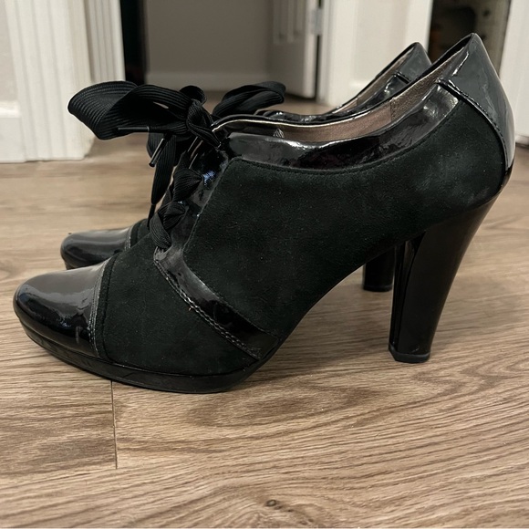 Black lace up heels - Picture 3 of 7